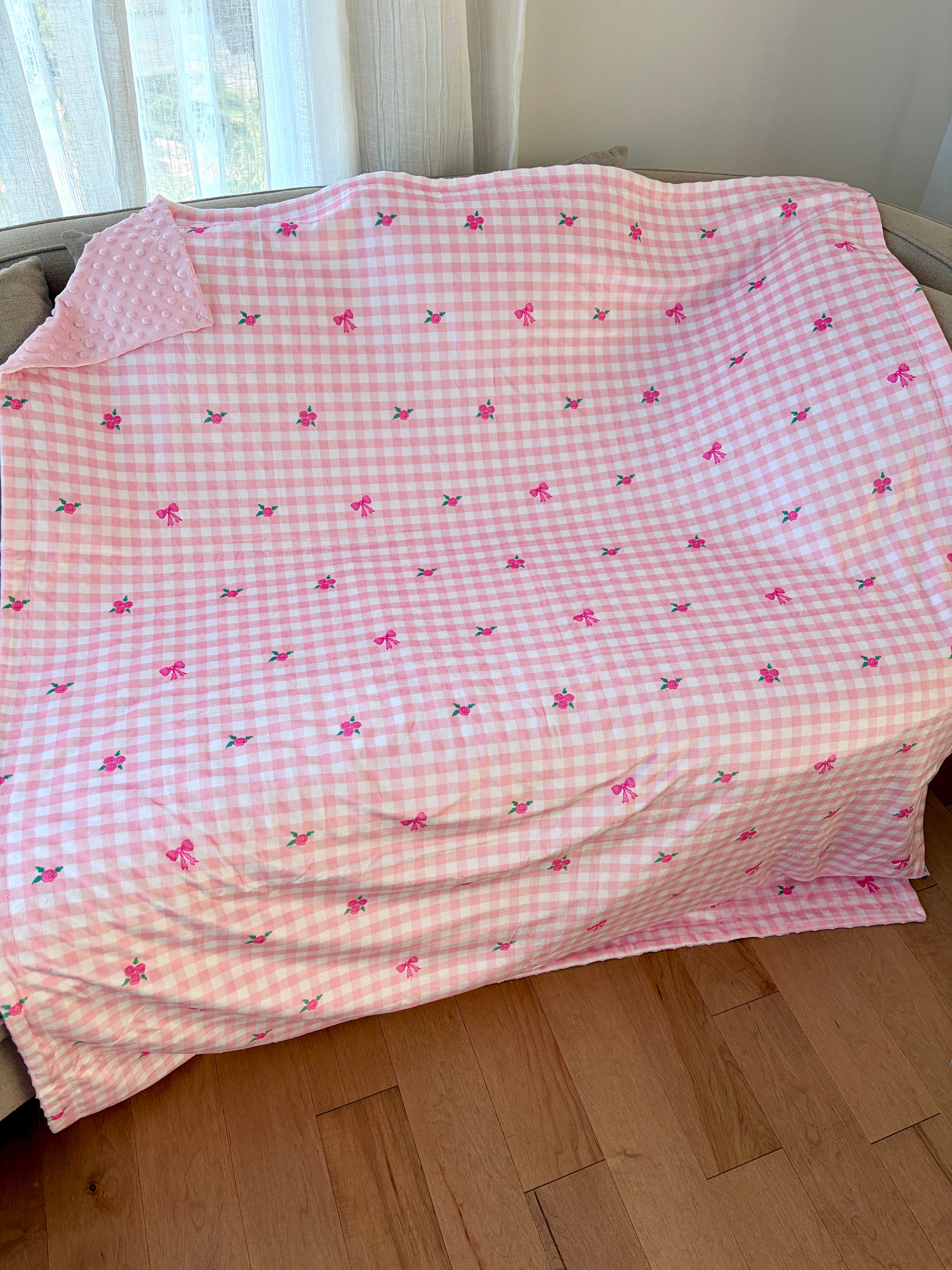 Couverture Moyenne : Motif gingham rose, roses et boucles
