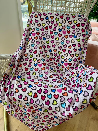 Muslin blanket: Shining hearts (Black outline)