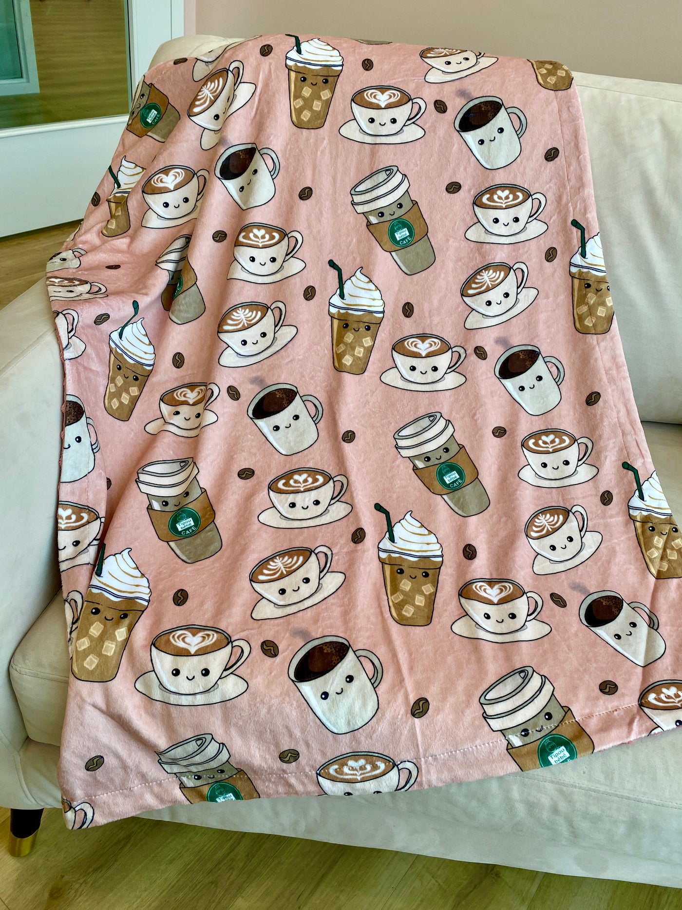 Baby blanket: Tipou Bébé Coffee Shop (Pink Background)